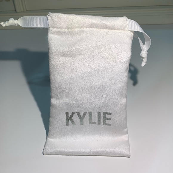 Kylie Cosmetics Pouch - Picture 3 of 7